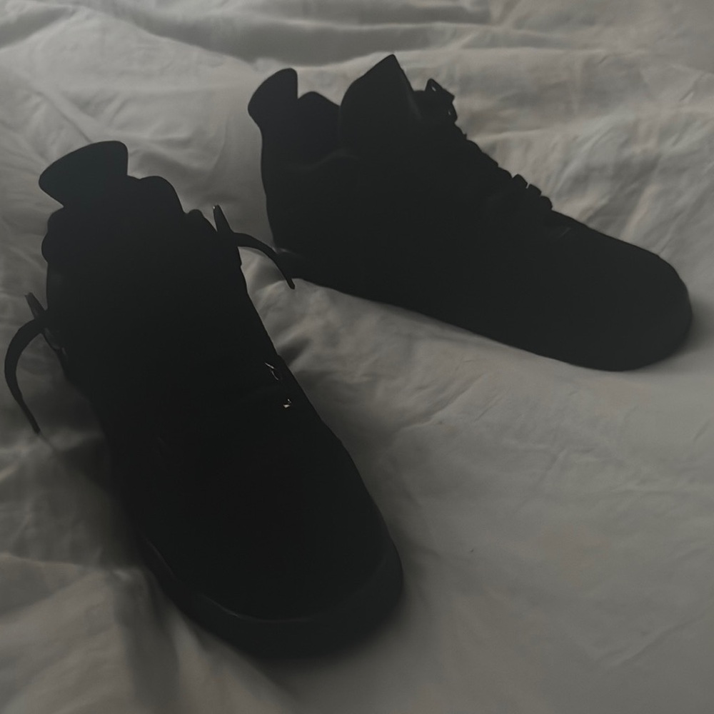 Jordan Black Sneakers